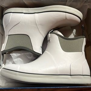 Brand new Huk fishing boots
